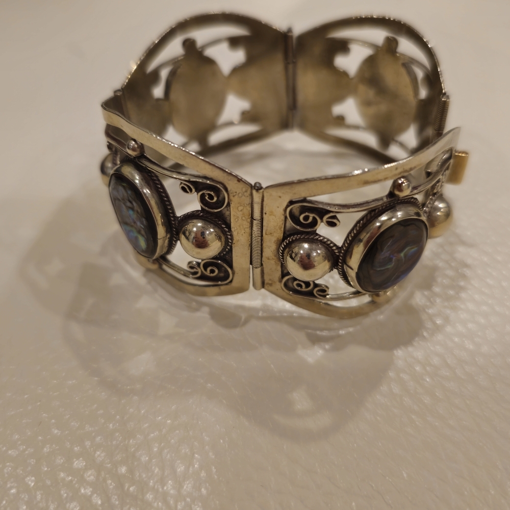 Elegant Sterling Silver and Abalone Bracelet Approx. 6" Length. - Picture 6 of 6